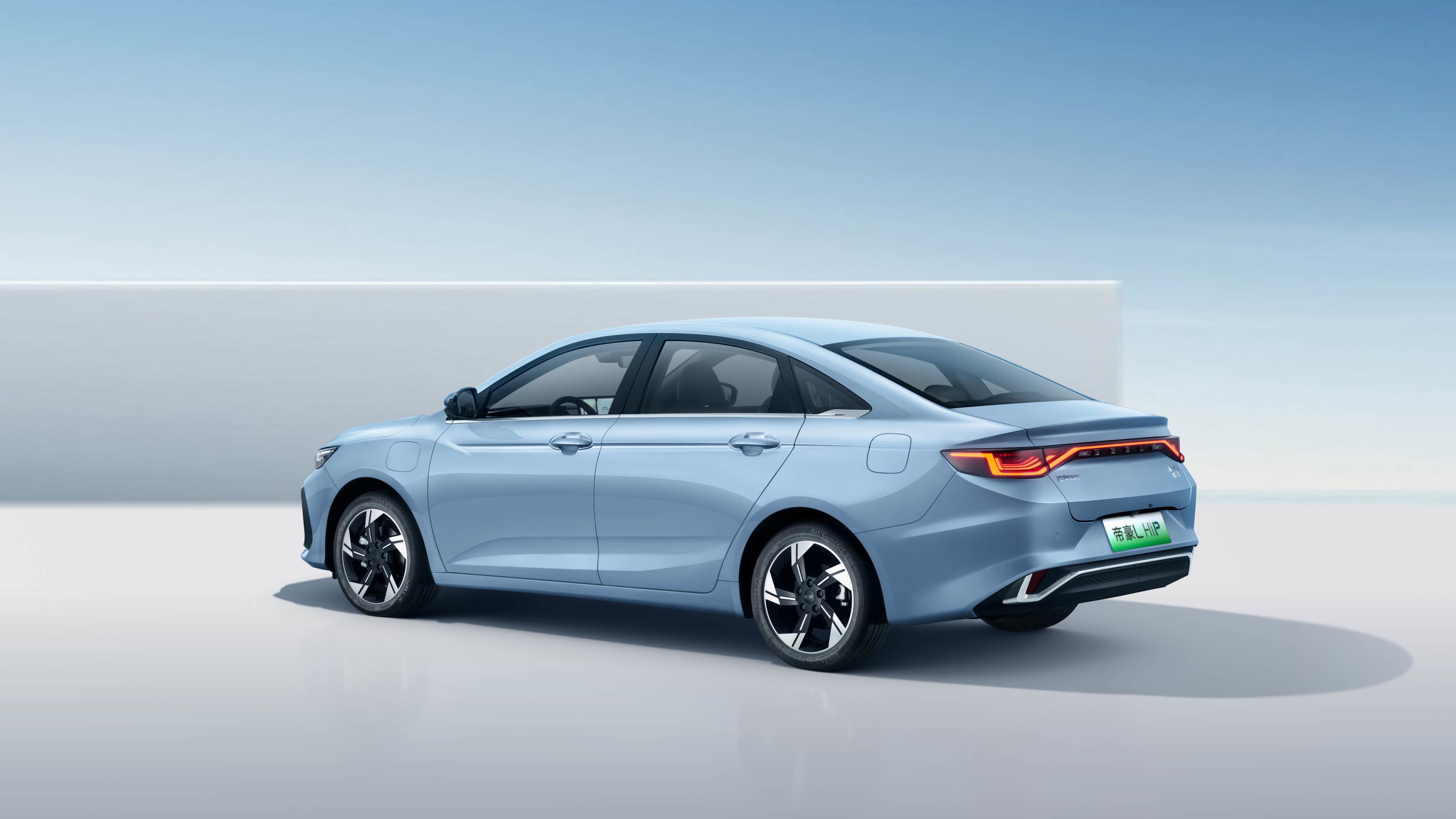 吉利帝豪L HiP龍騰版上市8.98萬(wàn)元起 純電續(xù)航100km